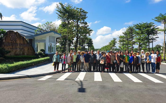 tham-quan-nghia-trang-vinh-hang-long-thanh