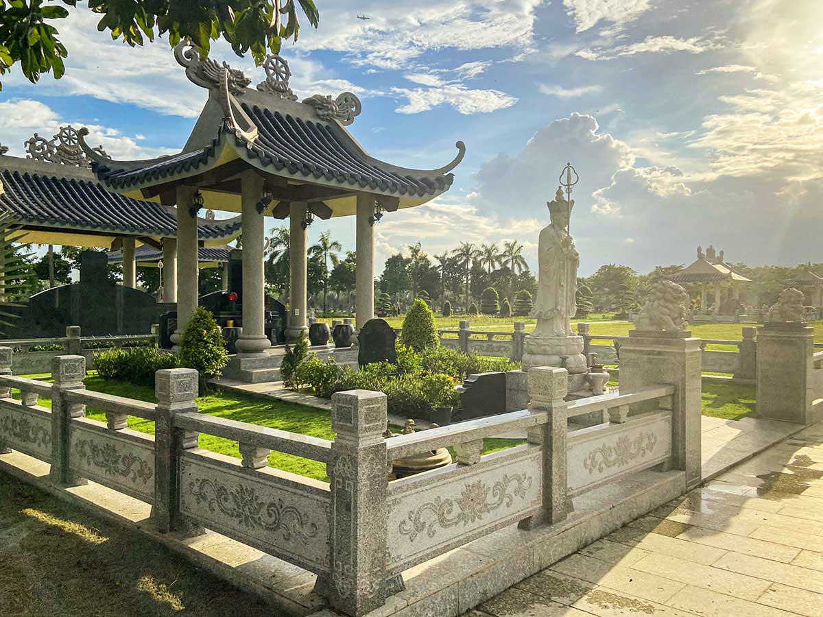 mo-gia-dinh-vinh-hang-long-thanh