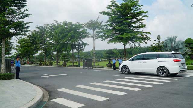 dich-vu-dua-don-tham-quan-nghia-trang-vinh-hang-long-thanh